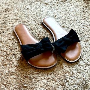 Black bow sandals size 9